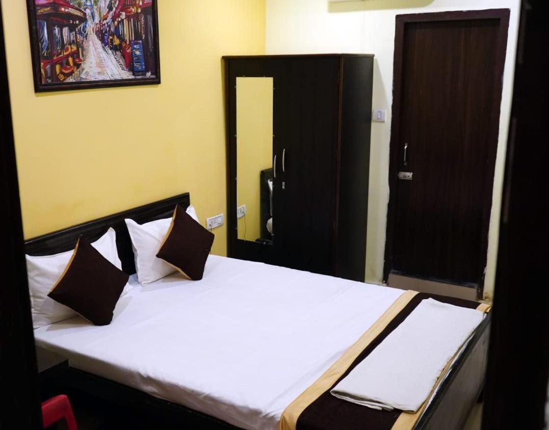 Hotel Atithi Niwas Аллахабад Экстерьер фото