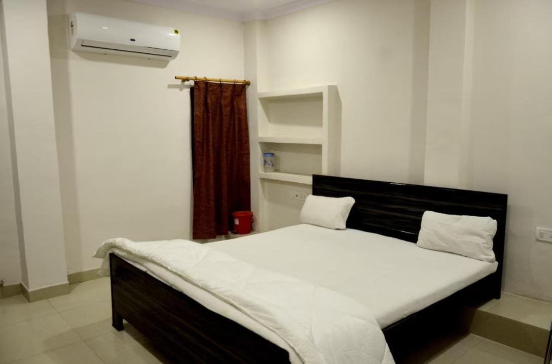 Hotel Atithi Niwas Аллахабад Экстерьер фото